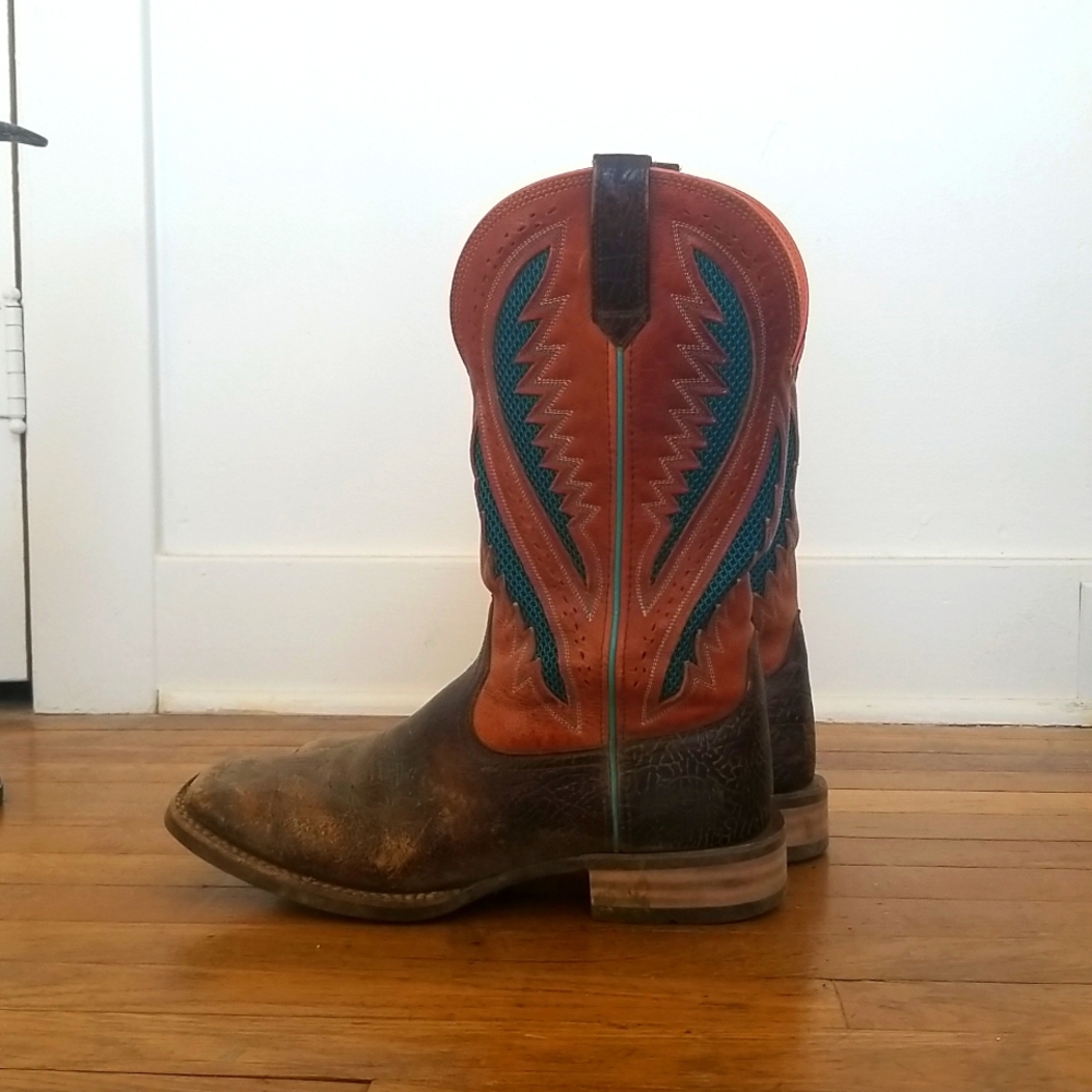 Ariat Men's 10.5D cowboy boots
